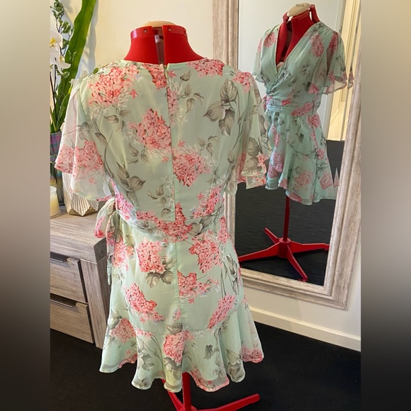 Size 12 - SAINTS + SECRETS Minty floral floaty mini dress - Picture 9 of 15